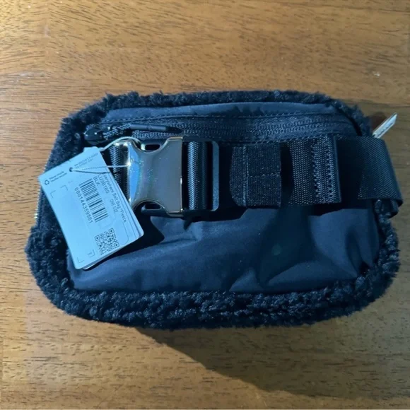 Lululemon Fleece Everywherey Belt Bag Black NWT - Picture 6 of 8